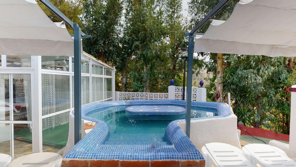 Hotel B&B te koop in Arenas, Axarquía, Málaga.