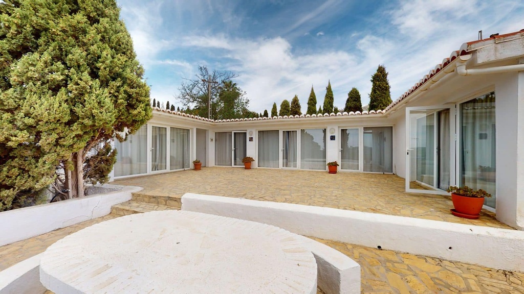 Hotel B&B te koop in Arenas, Axarquía, Málaga.