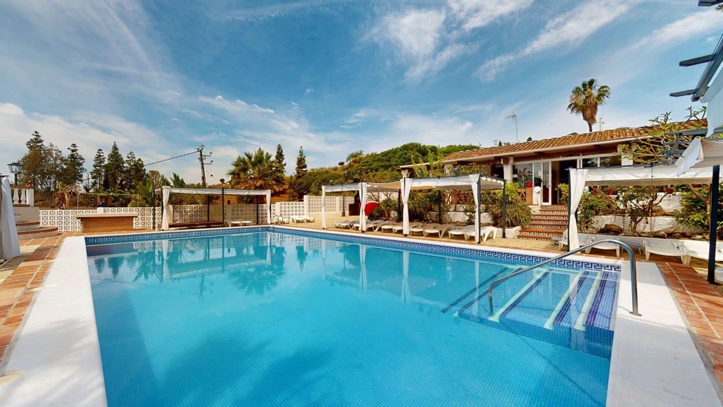 Hotel B&B te koop in Arenas, Axarquía, Málaga.