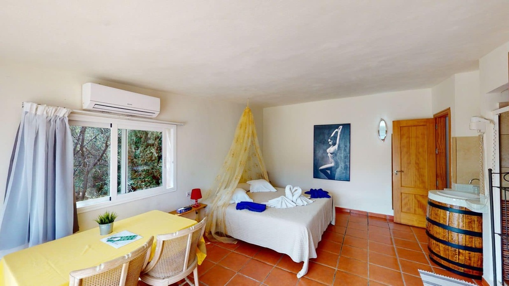 Hotel B&B te koop in Arenas, Axarquía, Málaga.
