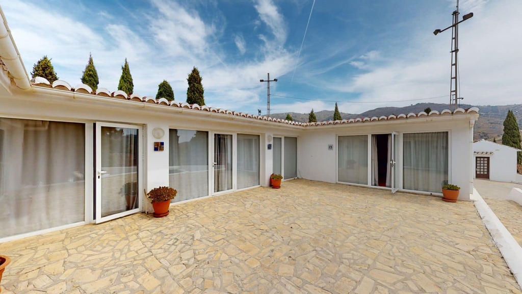 Hotel B&B te koop in Arenas, Axarquía, Málaga.