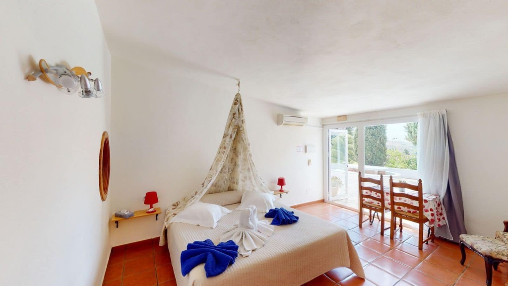 Hotel B&B te koop in Arenas, Axarquía, Málaga.