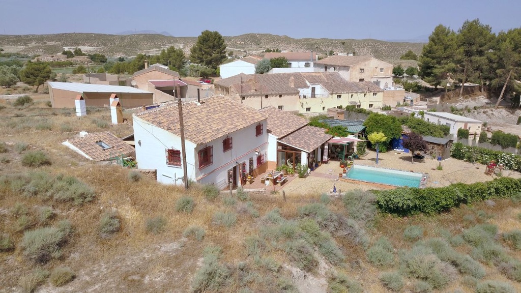 Unieke woning met grot te koop in Cúllar, El Margen, binnenland Granada