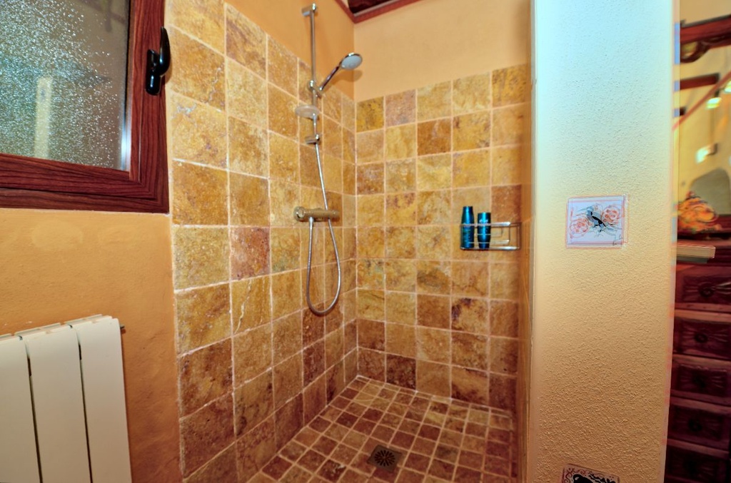 Unieke woning met grot te koop in Cúllar, El Margen, binnenland Granada