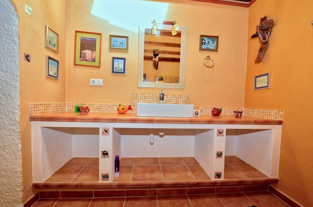 Unieke woning met grot te koop in Cúllar, El Margen, binnenland Granada