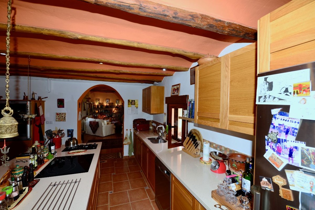 Unieke woning met grot te koop in Cúllar, El Margen, binnenland Granada
