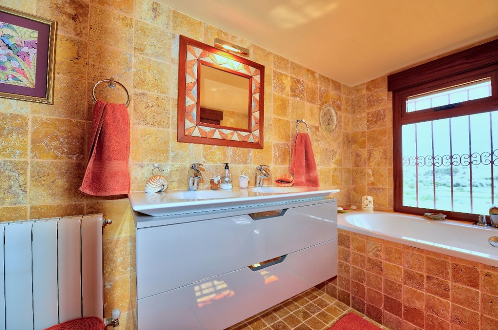 Unieke woning met grot te koop in Cúllar, El Margen, binnenland Granada