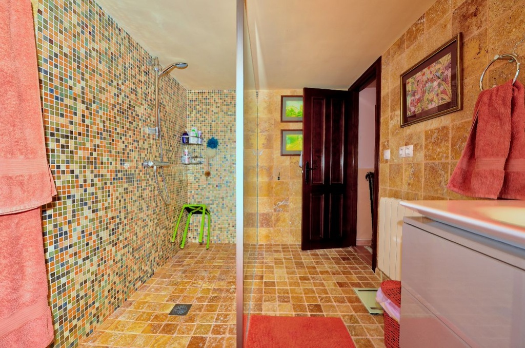 Unieke woning met grot te koop in Cúllar, El Margen, binnenland Granada