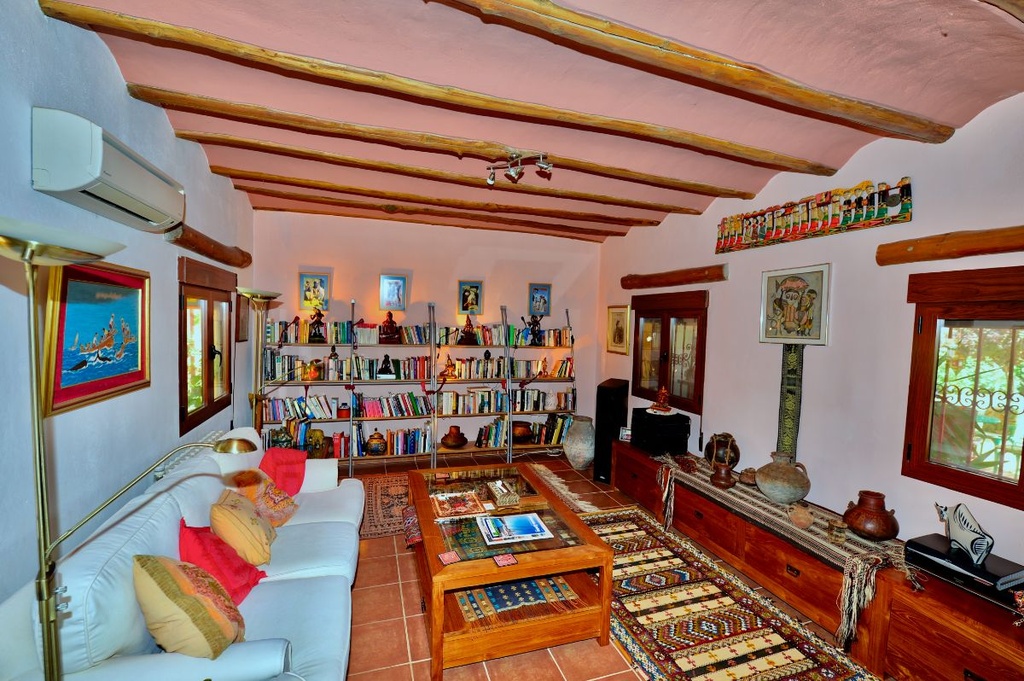 Unieke woning met grot te koop in Cúllar, El Margen, binnenland Granada