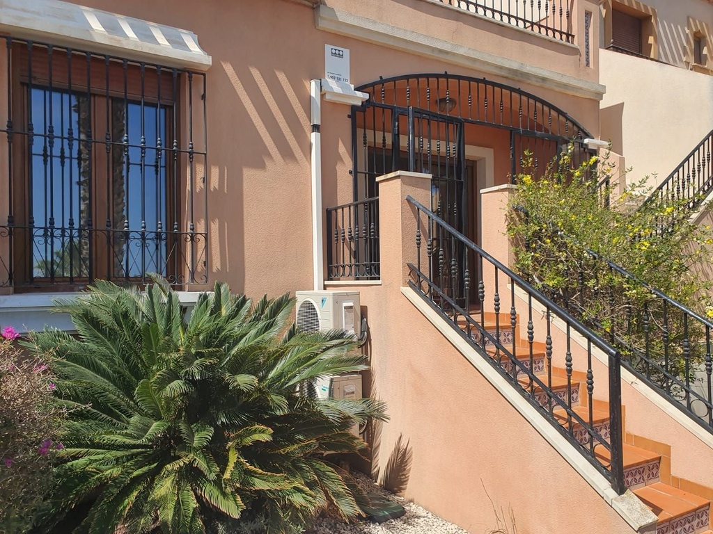 Vrijstaande villa te koop in Algorfa