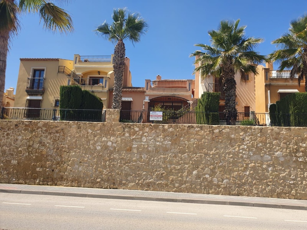 Vrijstaande villa te koop in Algorfa