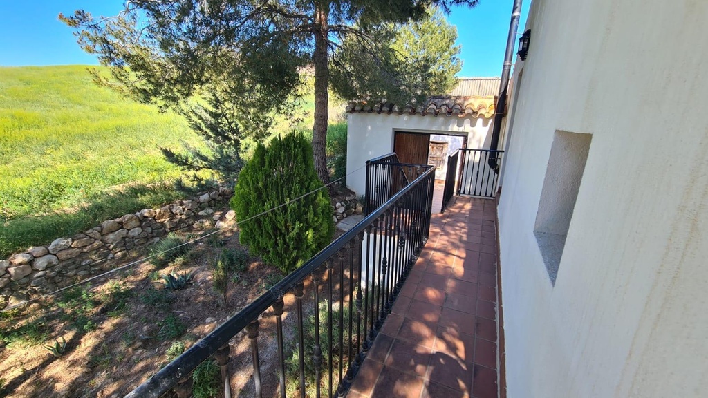 Half-vrijstaand huis te koop in Granada