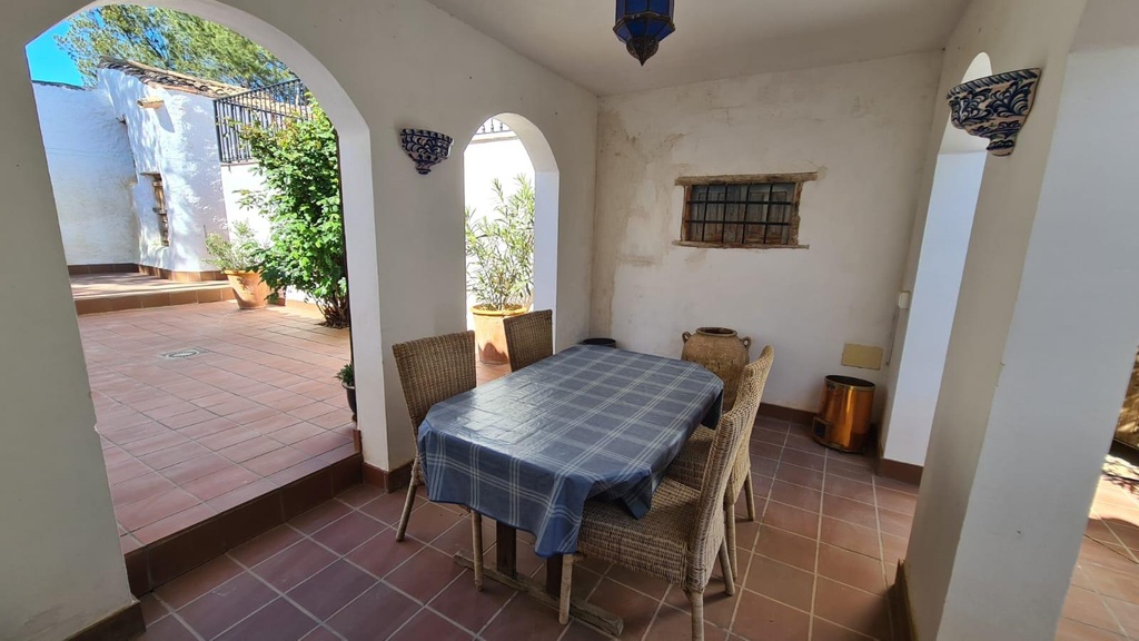Half-vrijstaand huis te koop in Granada