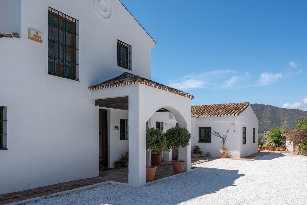 Villa met adembenemend zee- en bergzicht in Cala de Mijas