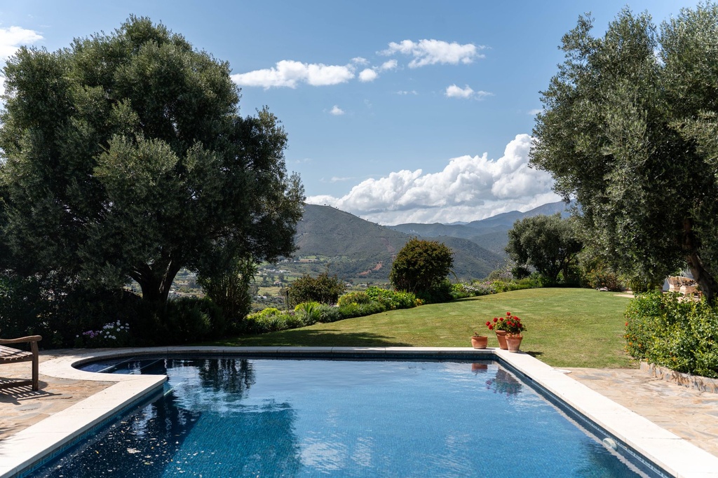 Villa met adembenemend zee- en bergzicht in Cala de Mijas