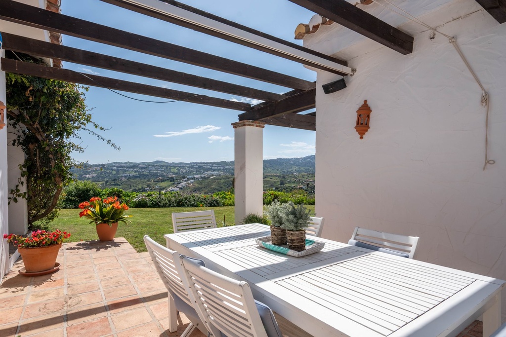 Villa met adembenemend zee- en bergzicht in Cala de Mijas