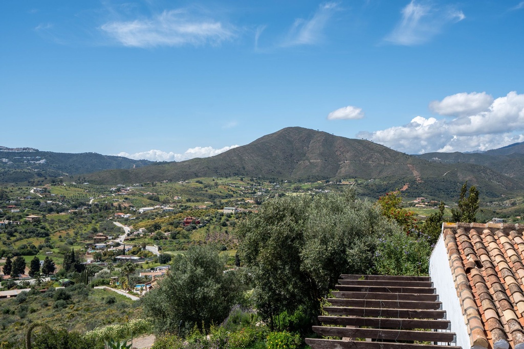 Villa met adembenemend zee- en bergzicht in Cala de Mijas