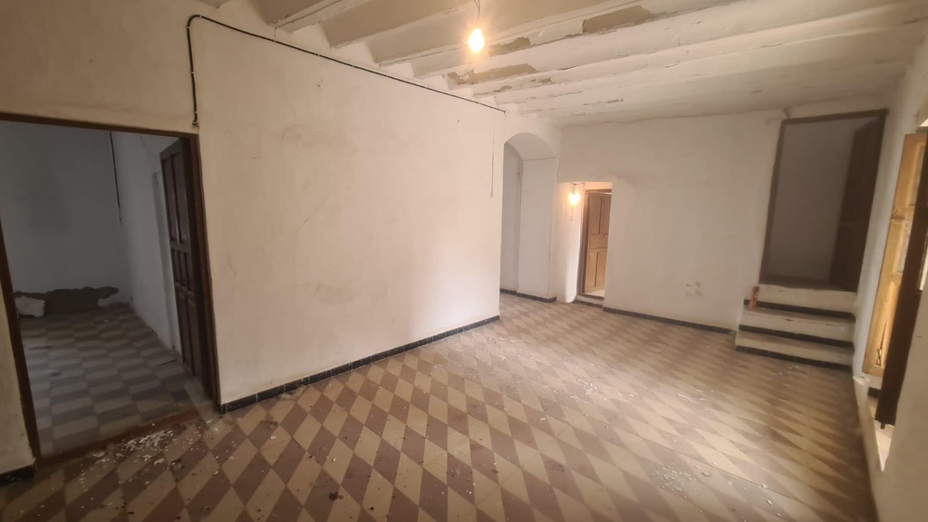 Herenhuis ter renovatie in Chirivel, Almería
