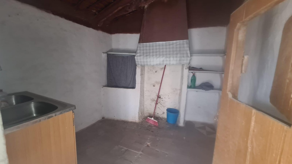 Herenhuis ter renovatie in Chirivel, Almería
