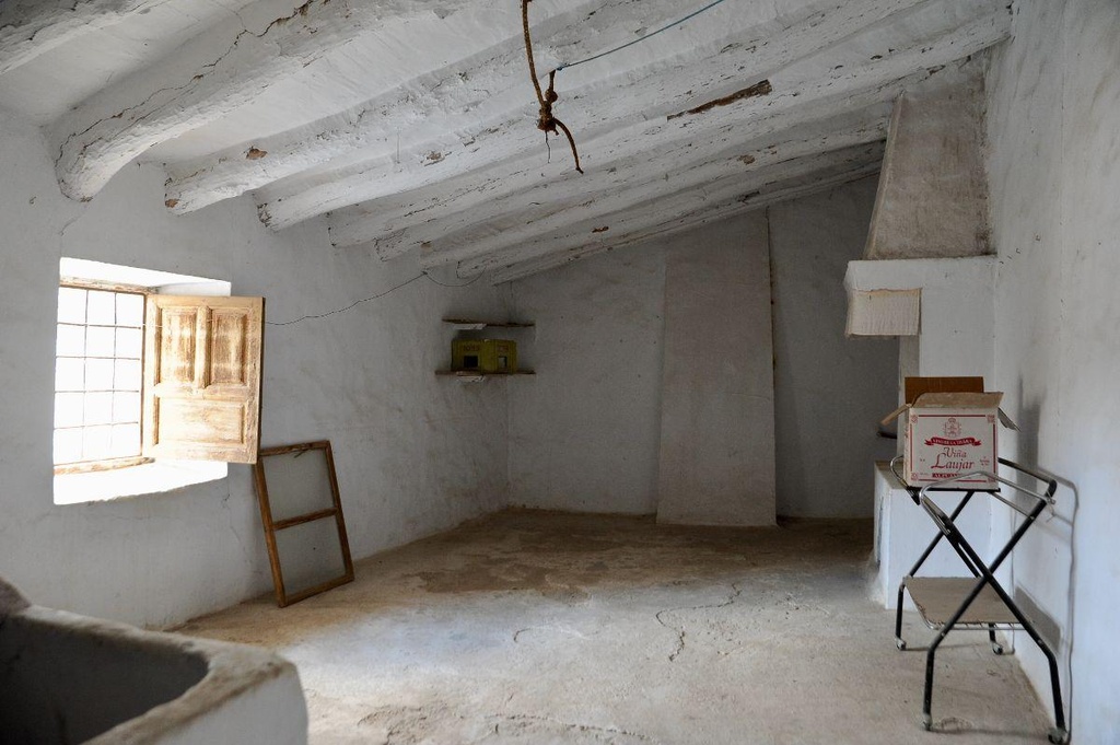 Herenhuis ter renovatie in Chirivel, Almería
