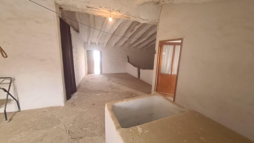 Herenhuis ter renovatie in Chirivel, Almería