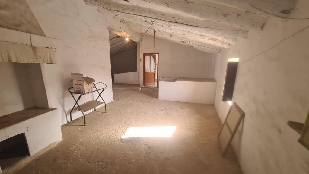 Herenhuis ter renovatie in Chirivel, Almería