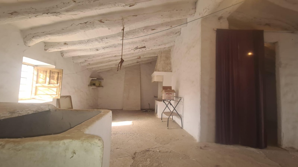 Herenhuis ter renovatie in Chirivel, Almería