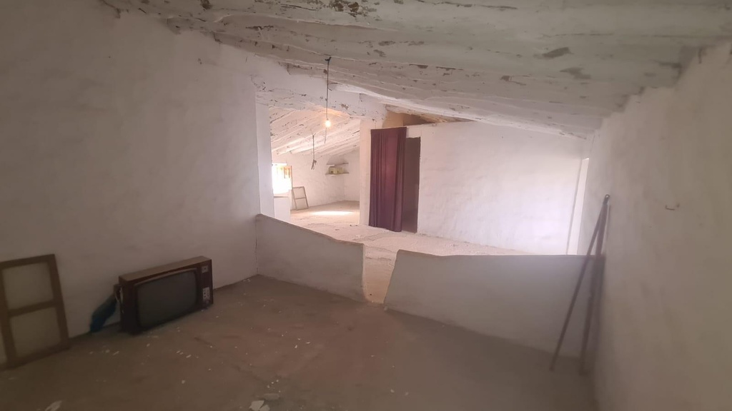 Herenhuis ter renovatie in Chirivel, Almería