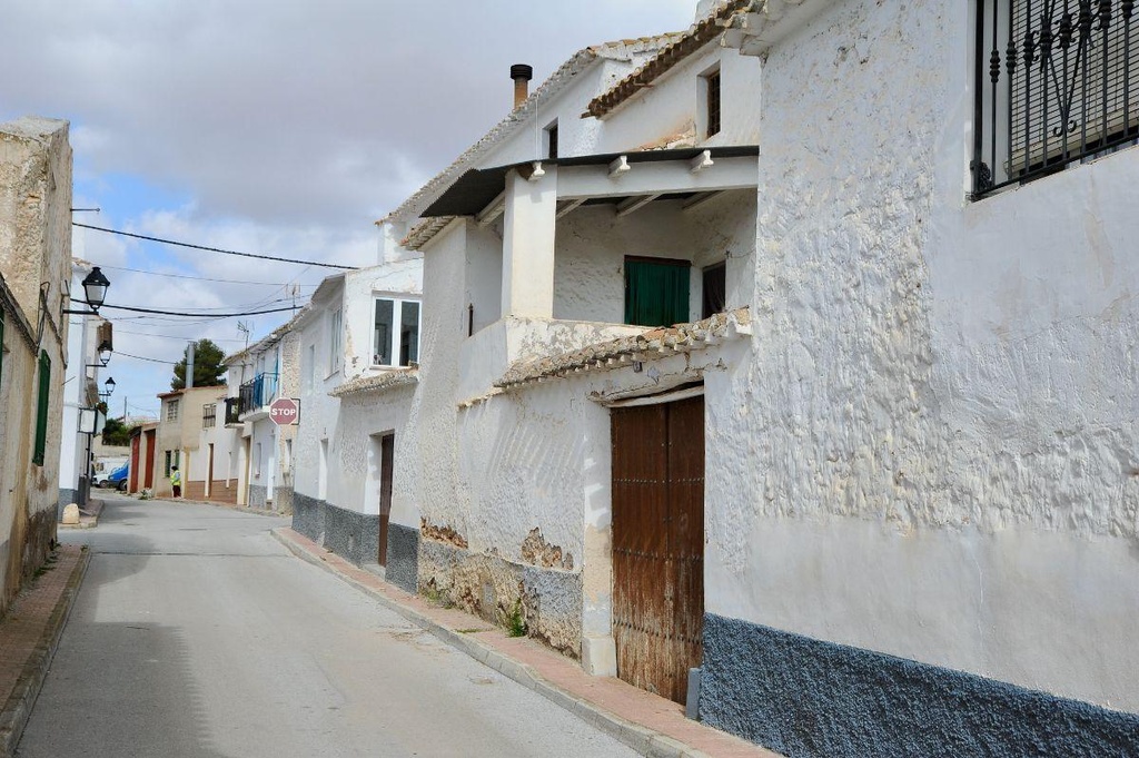 Herenhuis ter renovatie in Chirivel, Almería