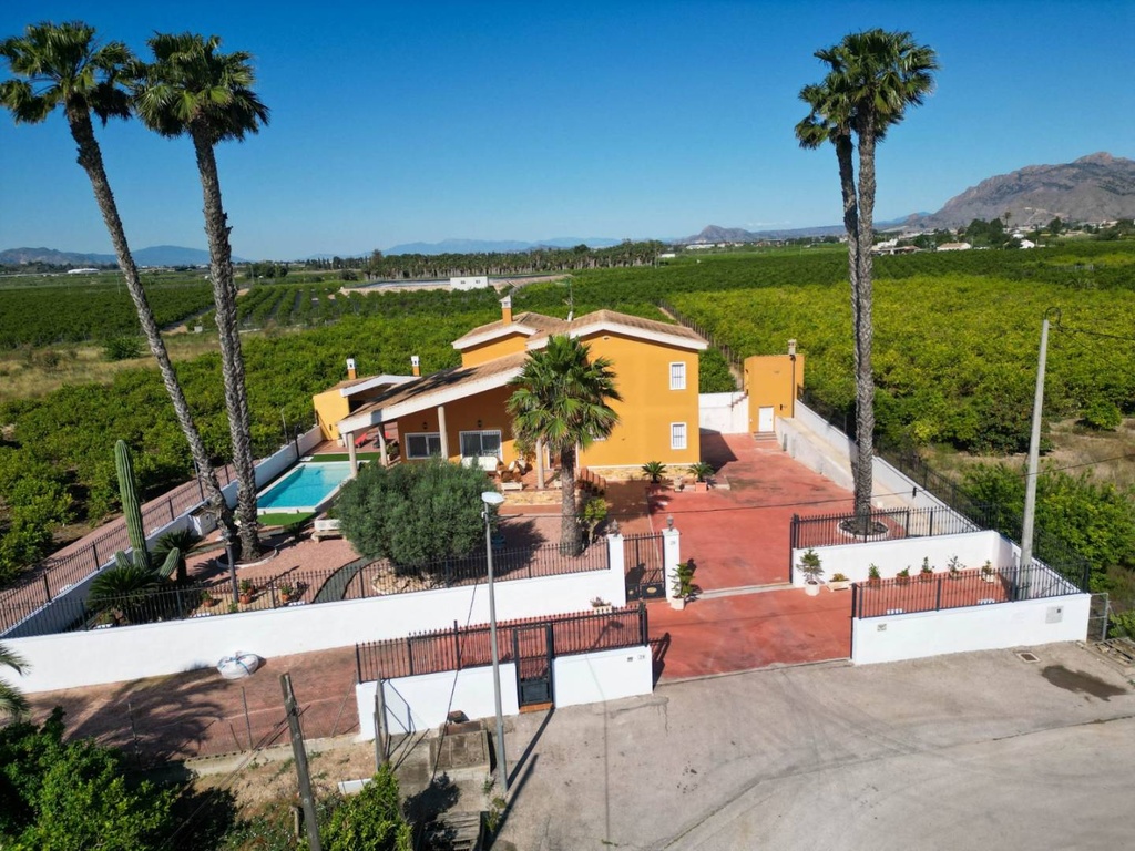 Landgoed met luxevilla en agrarische productie in Orihuela, Alicante