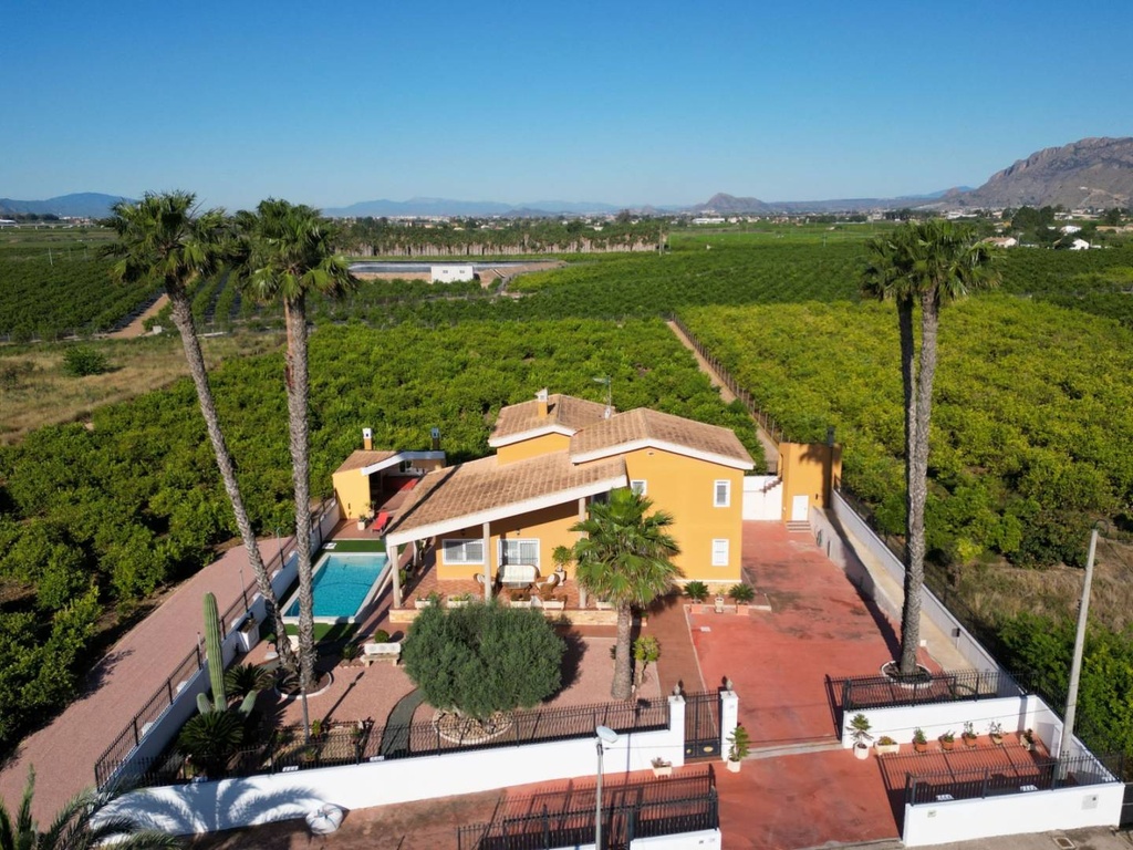 Landgoed met luxevilla en agrarische productie in Orihuela, Alicante