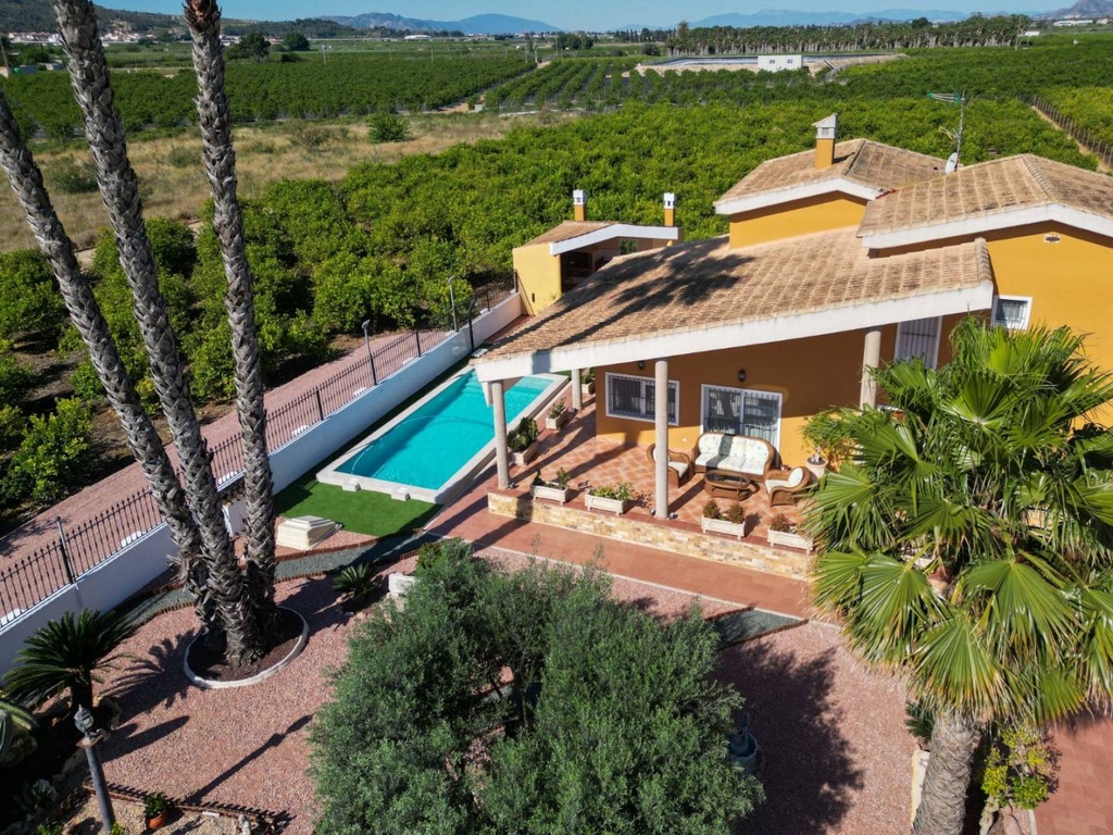 Landgoed met luxevilla en agrarische productie in Orihuela, Alicante