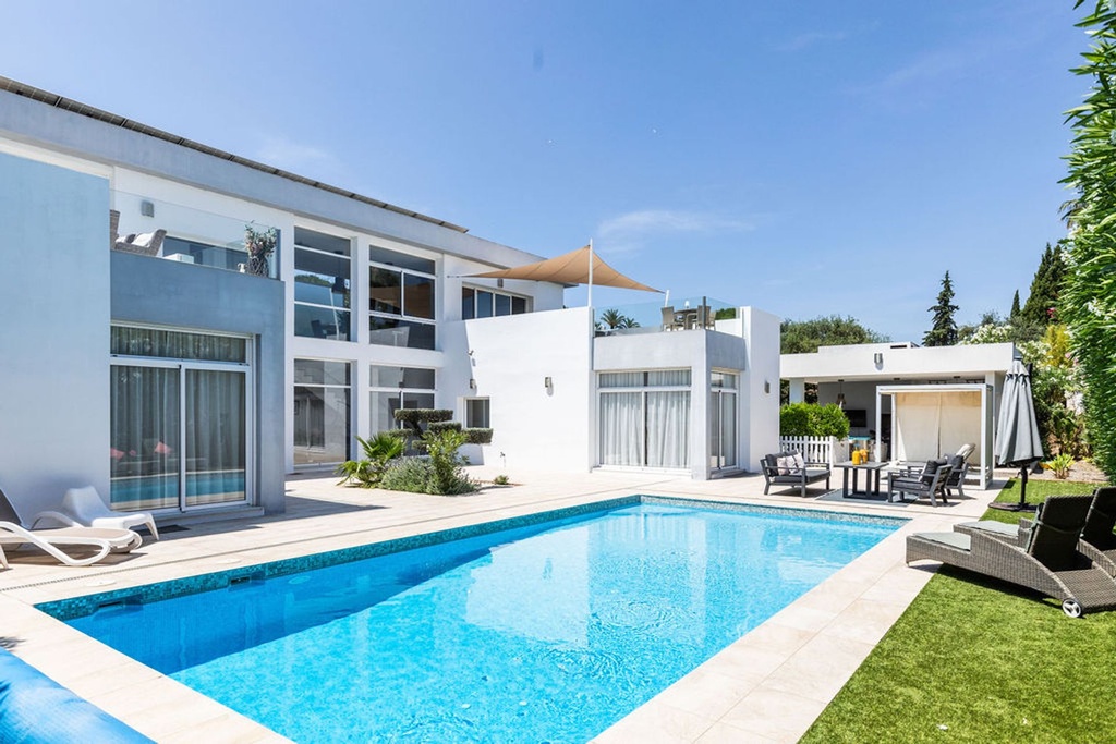 Moderne villa met prachtig uitzicht op loopafstand van Alhaurín el Grande