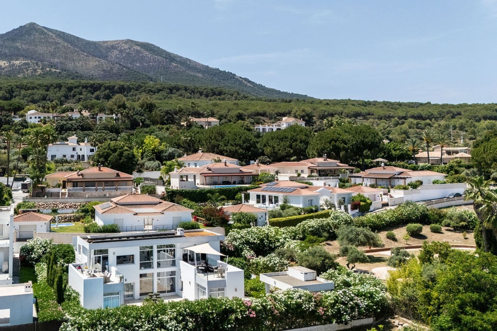 Moderne villa met prachtig uitzicht op loopafstand van Alhaurín el Grande