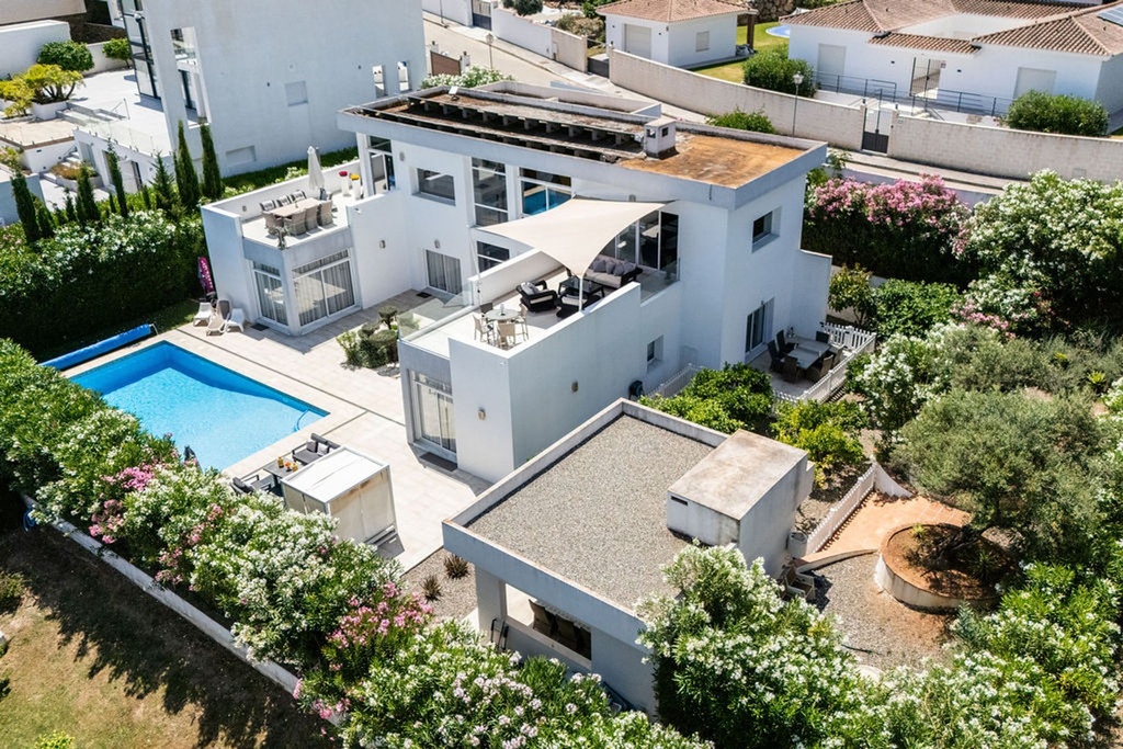 Moderne villa met prachtig uitzicht op loopafstand van Alhaurín el Grande