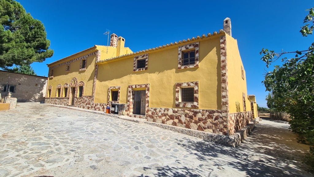 Uitzonderlijke Andalusische Cortijo in Baza met gastenverblijf en OCA Paardensportvergunning