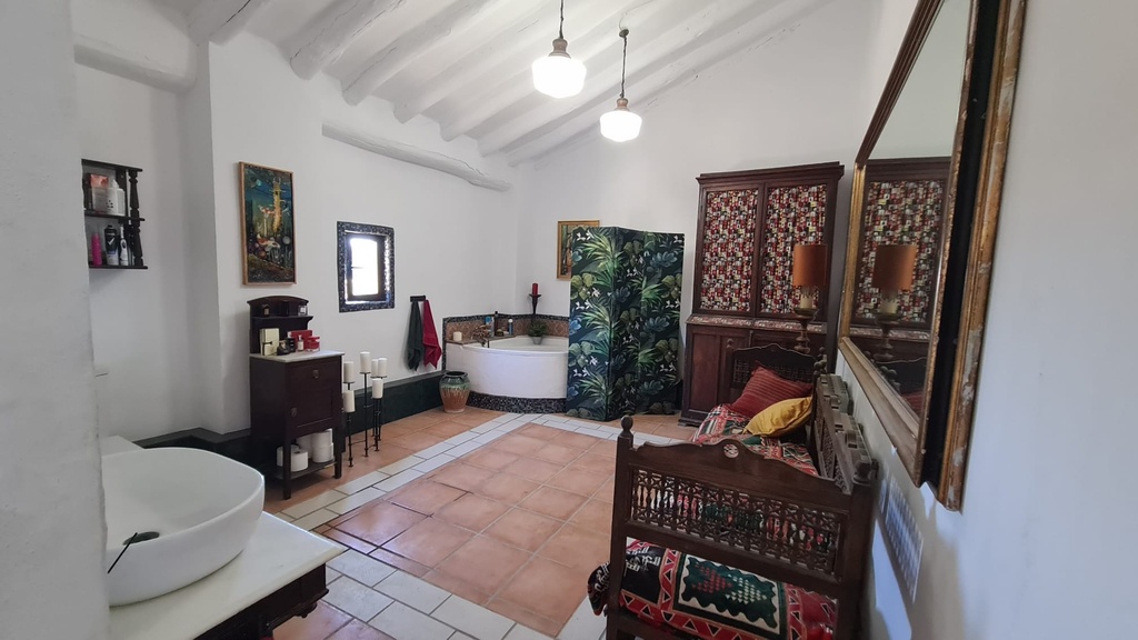 Uitzonderlijke Andalusische Cortijo in Baza met gastenverblijf en OCA Paardensportvergunning