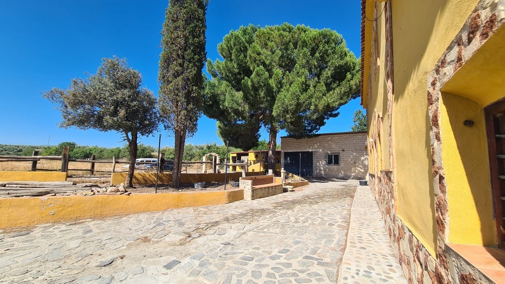Uitzonderlijke Andalusische Cortijo in Baza met gastenverblijf en OCA Paardensportvergunning