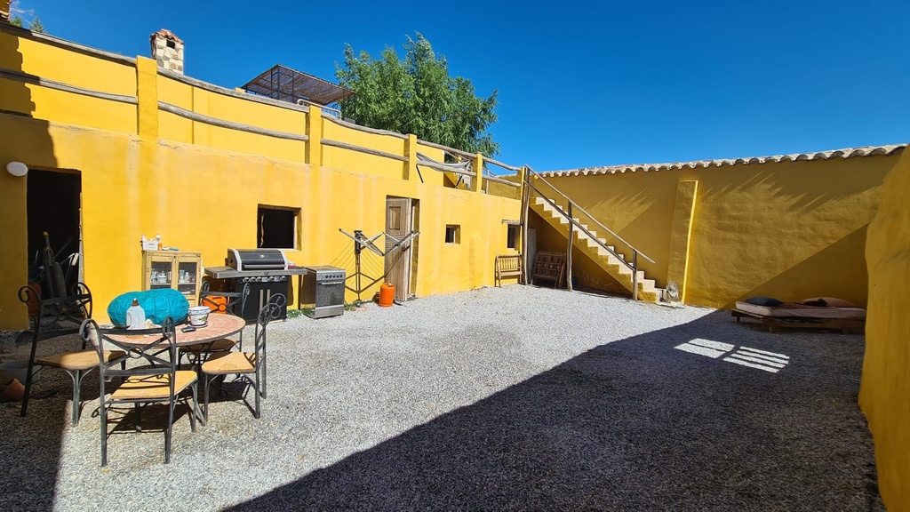 Uitzonderlijke Andalusische Cortijo in Baza met gastenverblijf en OCA Paardensportvergunning