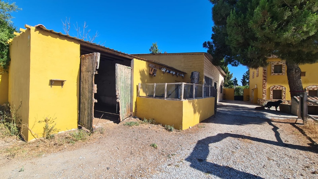 Uitzonderlijke Andalusische Cortijo in Baza met gastenverblijf en OCA Paardensportvergunning