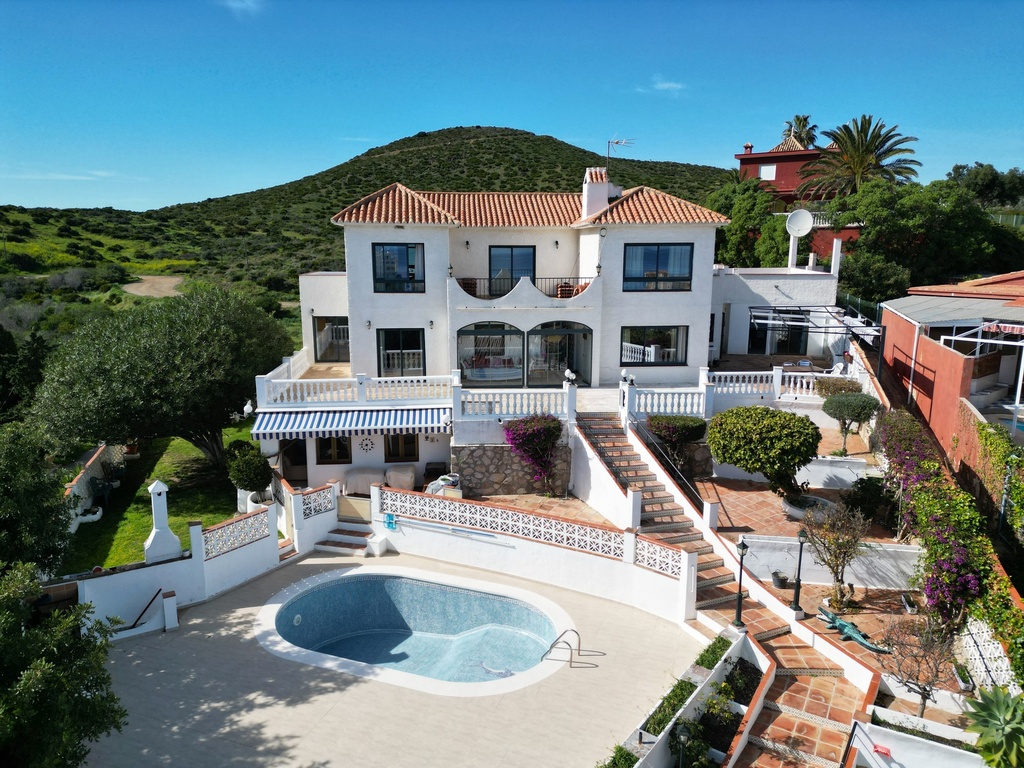 Villa vrijstaand met 6 slaapkamers aan de Mijas Costa