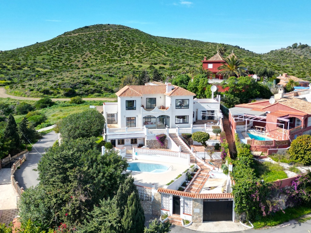 Villa vrijstaand met 6 slaapkamers aan de Mijas Costa