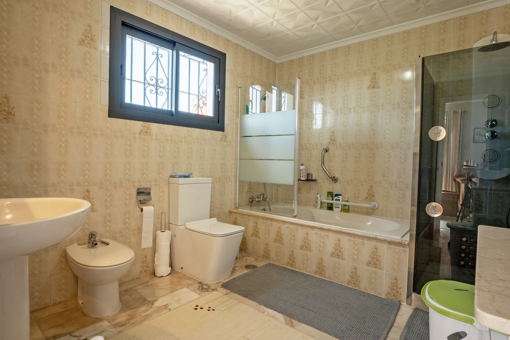 Villa vrijstaand met 6 slaapkamers aan de Mijas Costa