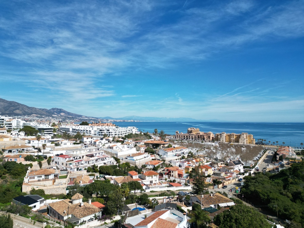 Villa vrijstaand met 6 slaapkamers aan de Mijas Costa