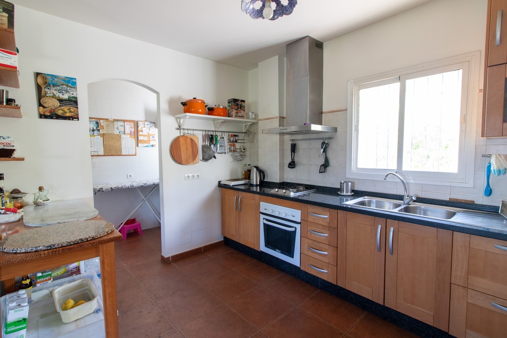 Veelzijdige landelijke woning met prachtig uitzicht in Alora