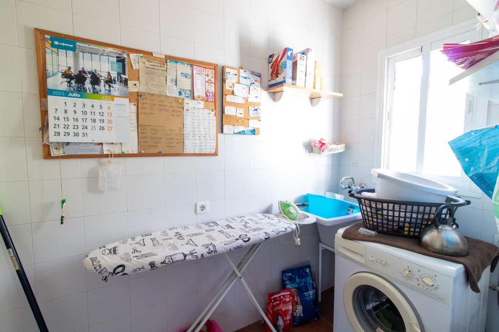 Veelzijdige landelijke woning met prachtig uitzicht in Alora