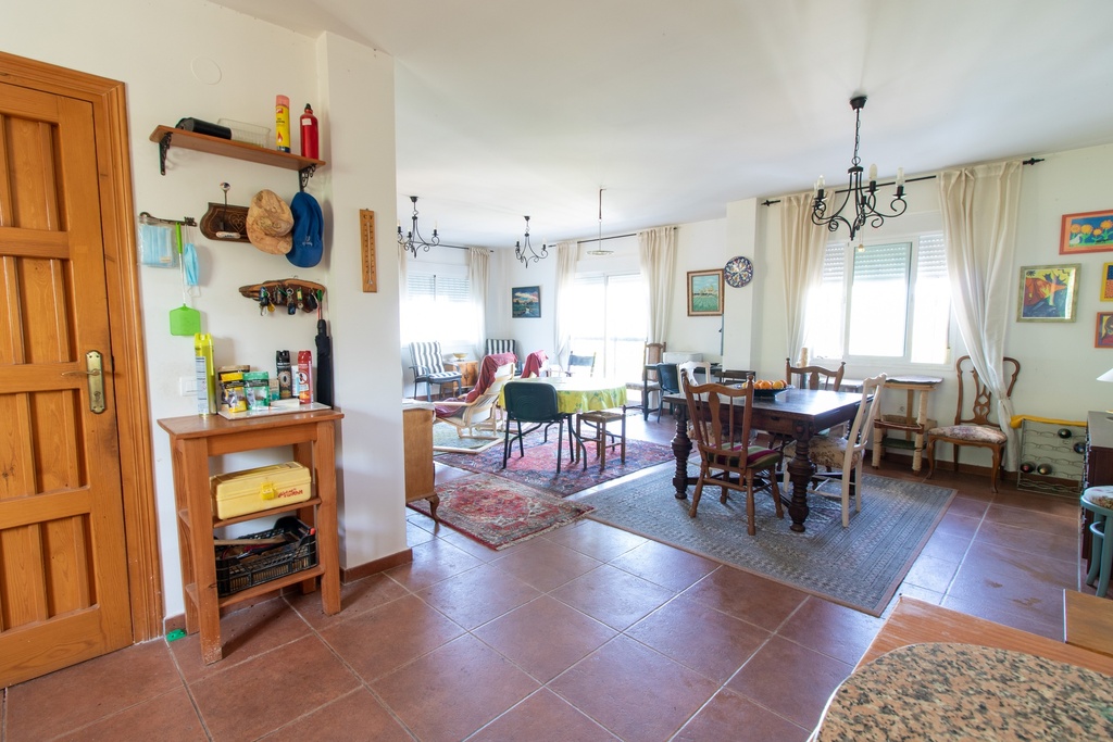 Veelzijdige landelijke woning met prachtig uitzicht in Alora