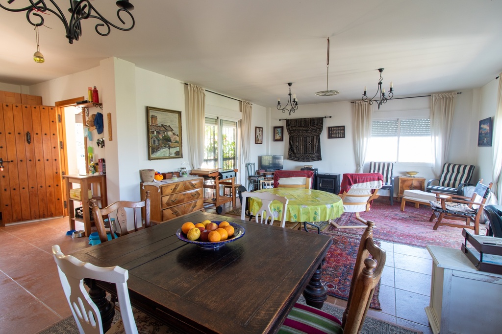 Veelzijdige landelijke woning met prachtig uitzicht in Alora