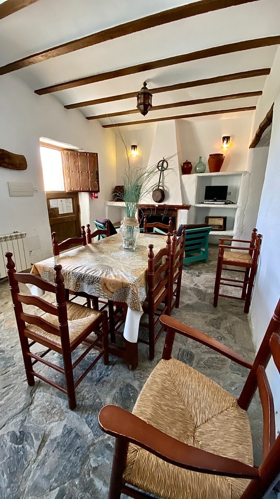 Hotel te koop in Taberno
