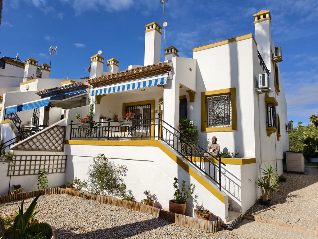 Gezellig halfrij huis in Villamartin